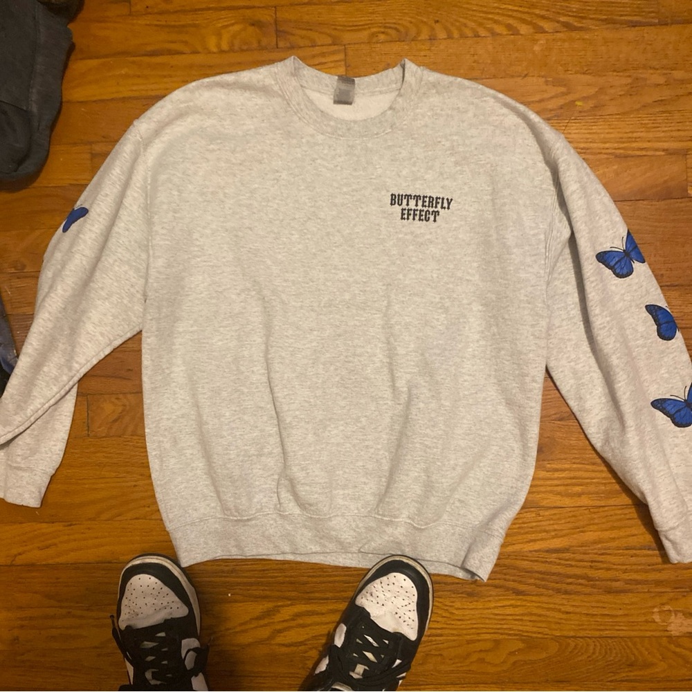Gildan Gray and Blue Crewneck Sweater with Star Accents